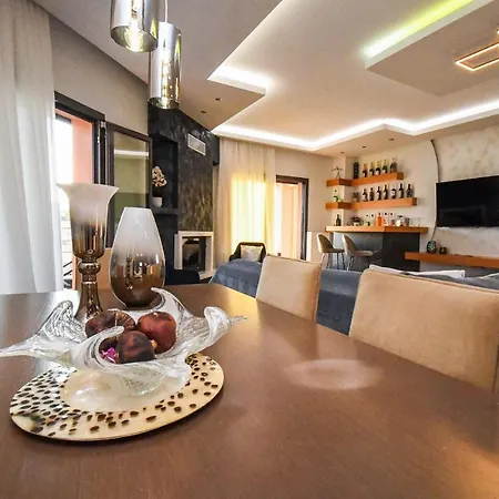 Nektarios & Eftychia Tatil Evi *