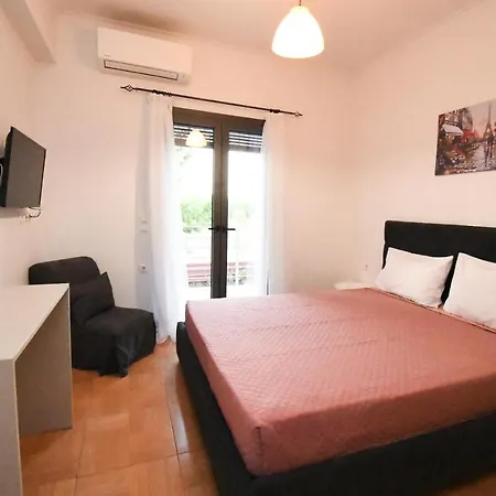 Nektarios & Eftychia Tatil Evi *